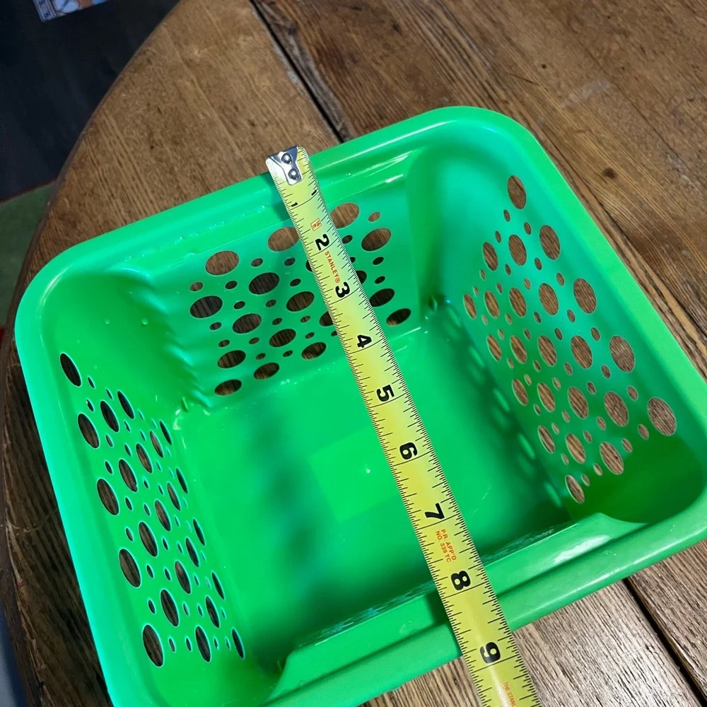 GREEN PLASTIC ORGANIZATION BASKET